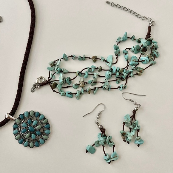 CHAPS Necklace with Bonus Bracelet and Earrings - Picture 3 of 14